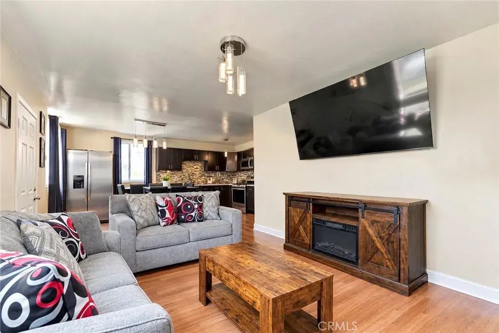 215 76th Place, Los Angeles