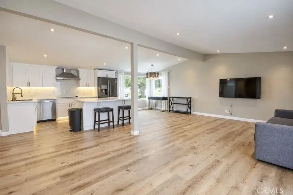 660 Beach Street, Costa Mesa
