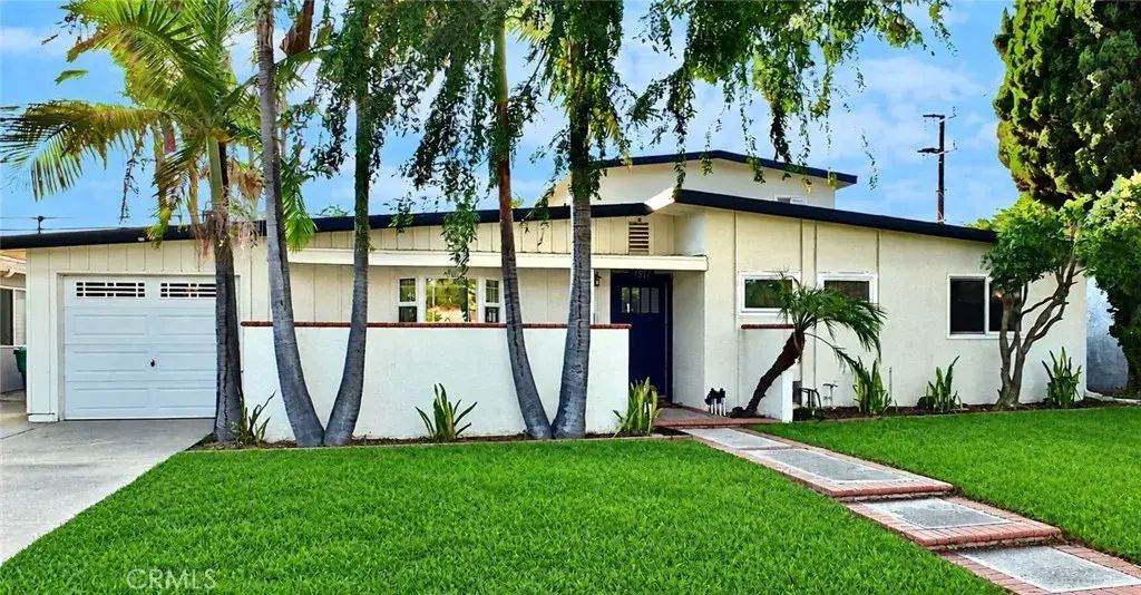 1417 Vuelta Grande, Long Beach