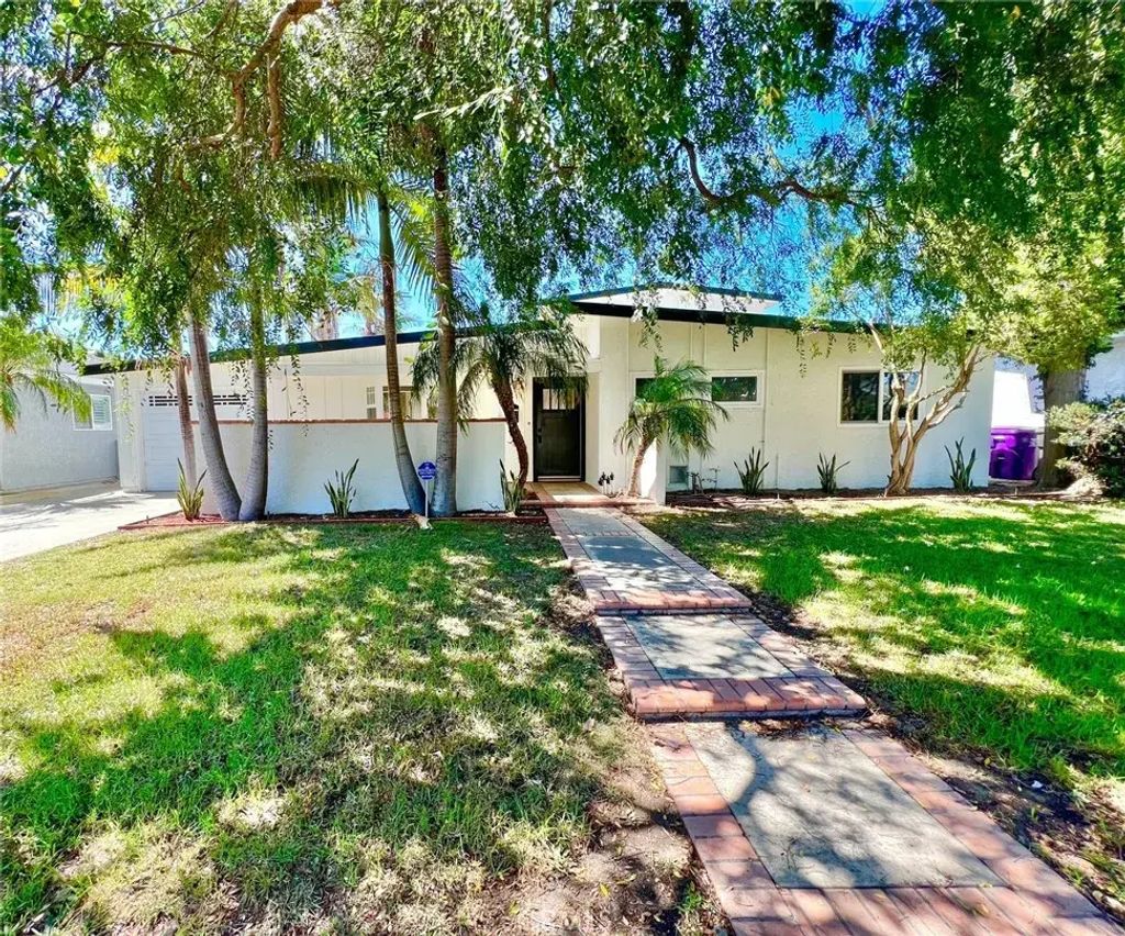 1417 Vuelta Grande, Long Beach