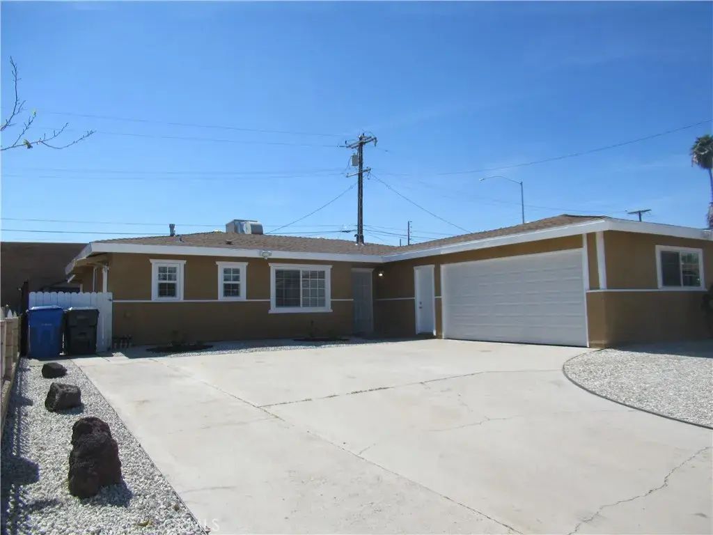 904 Las Amigas Drive, Barstow