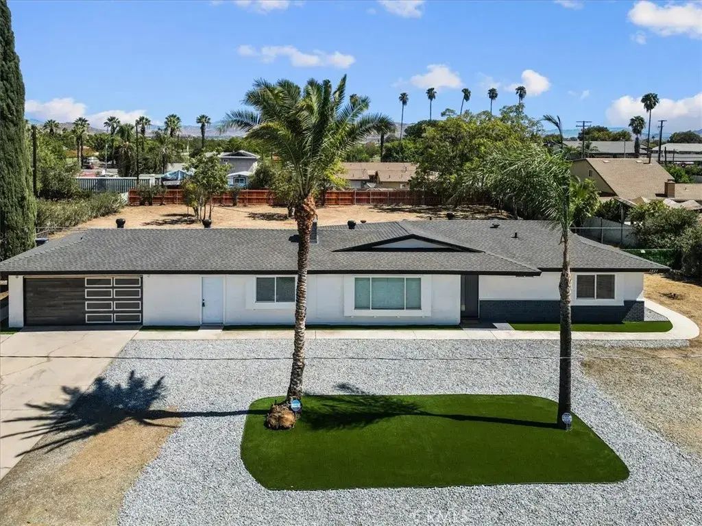 1025 Richards, Perris