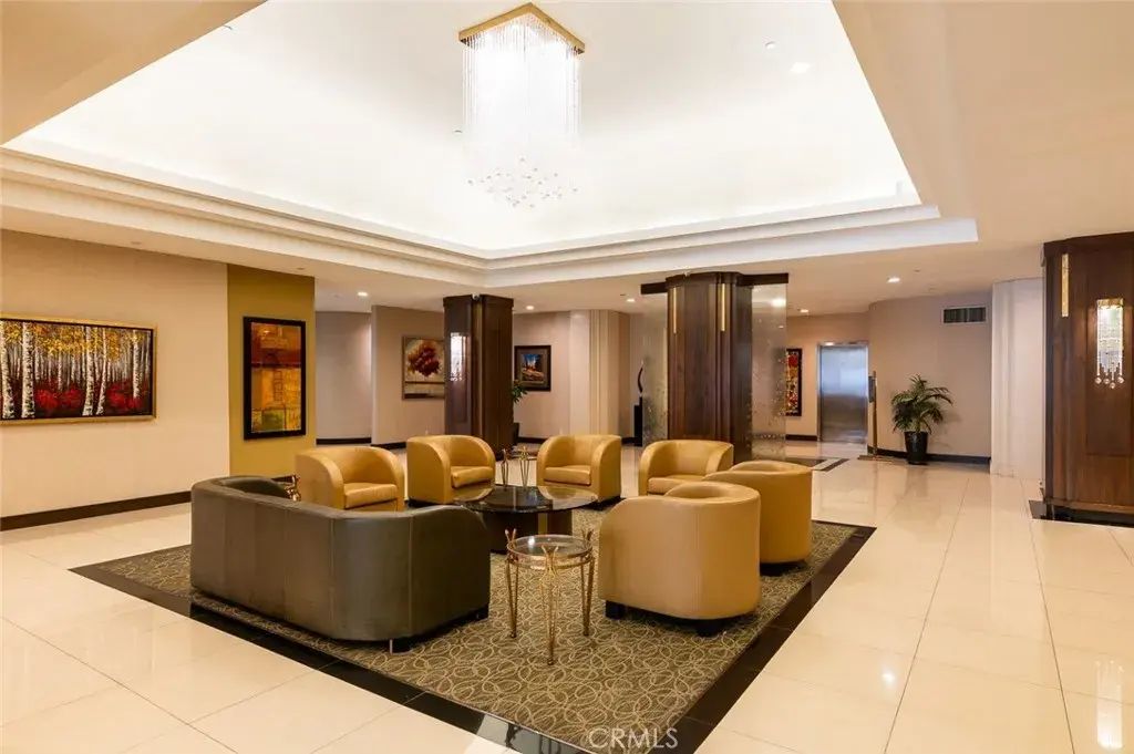 343 E Pioneer Drive 802, Glendale