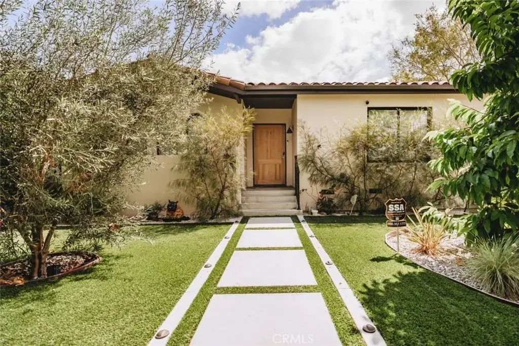 642 N Cahuenga, Los Angeles