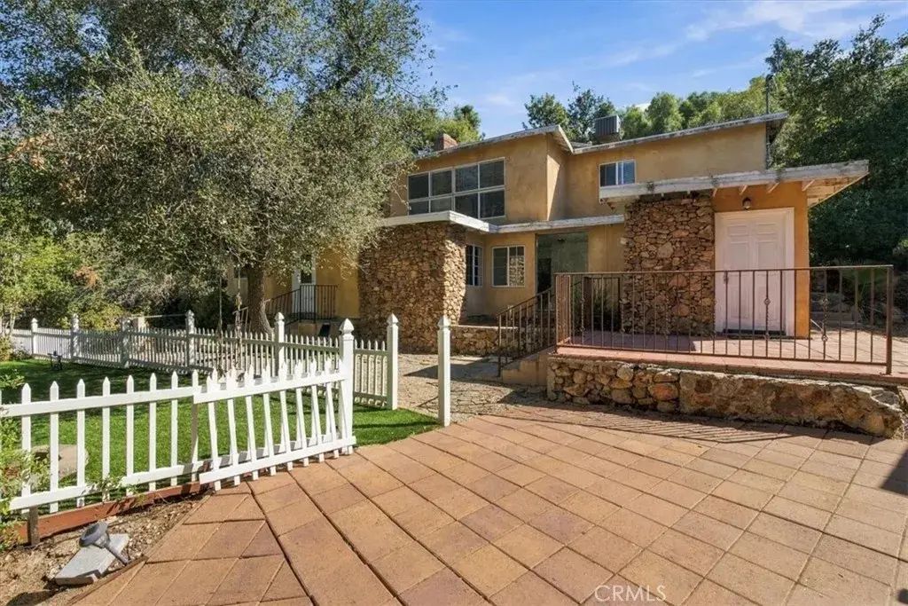 10058 Sunland, Sunland