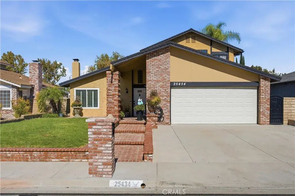 25434 Via Pacifica, Valencia
