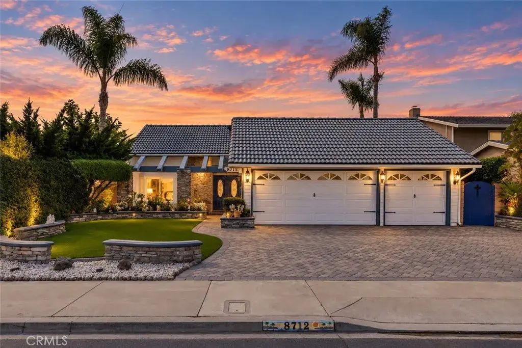 8712 Mossford Dr., Huntington Beach