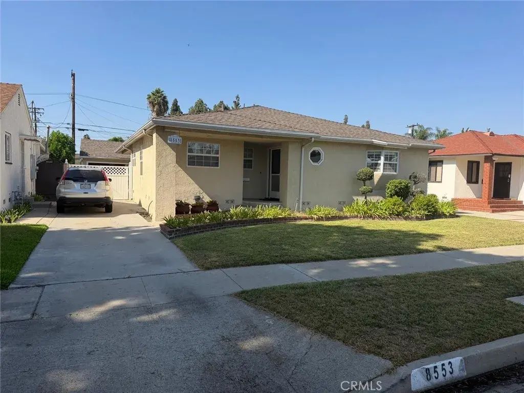 8553 Lowman, Downey