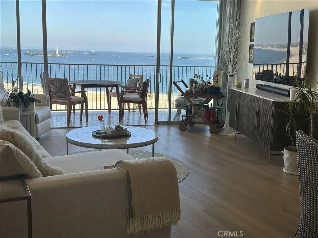 700 E Ocean 2005, Long Beach