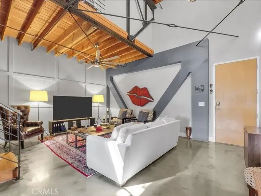 1100 E 3rd 204, Long Beach