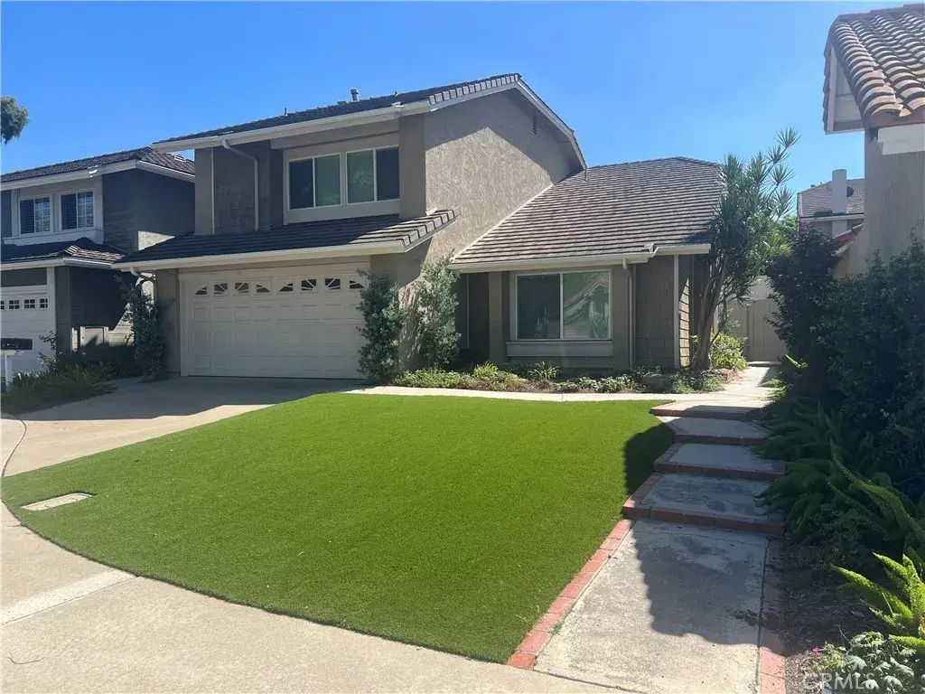 28 Lucero West, Irvine