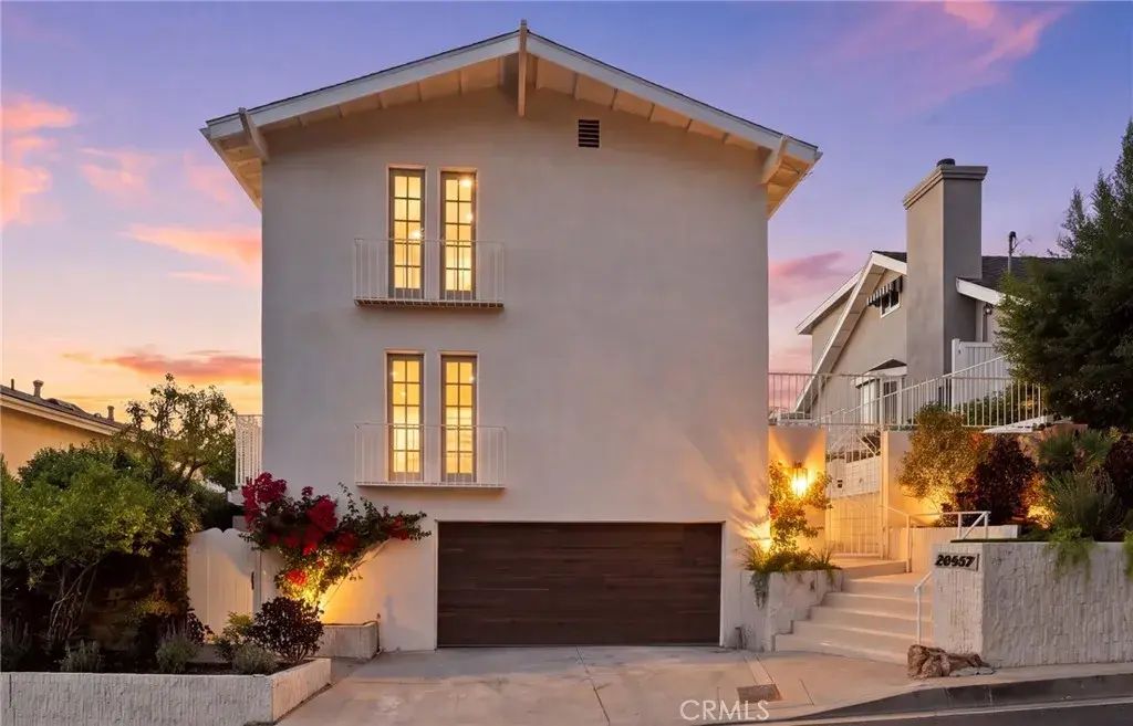 20967 Bandera Street, Woodland Hills
