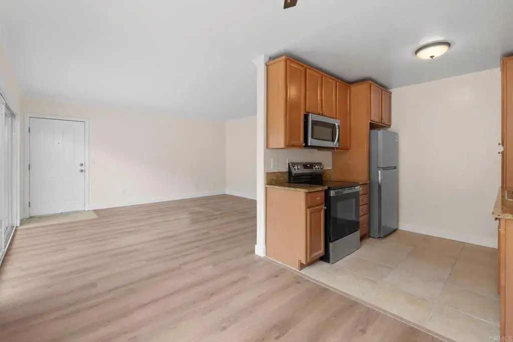 4483 Winona Avenue Unit 5, 