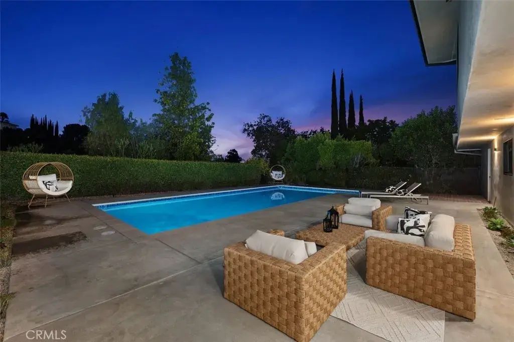 24621 Calvert Street, Woodland Hills