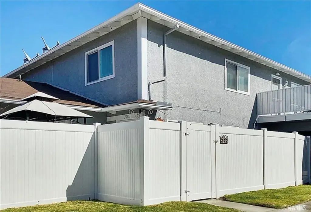 20811 Plum Canyon 202, Saugus