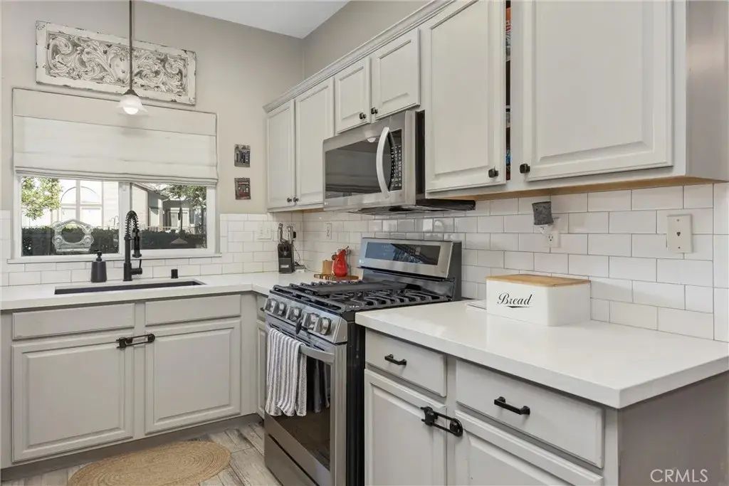 1555 Orange 1205, Redlands