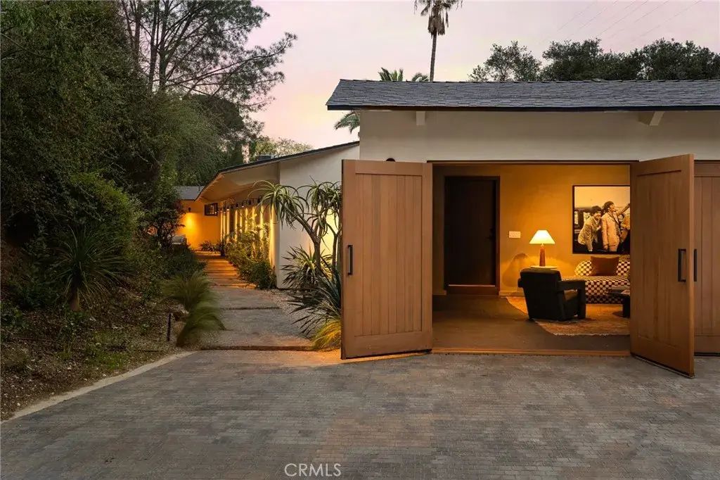 3655 Wrightwood Drive, Studio City