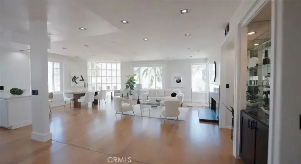 117 N Gale Ph 5, Beverly Hills