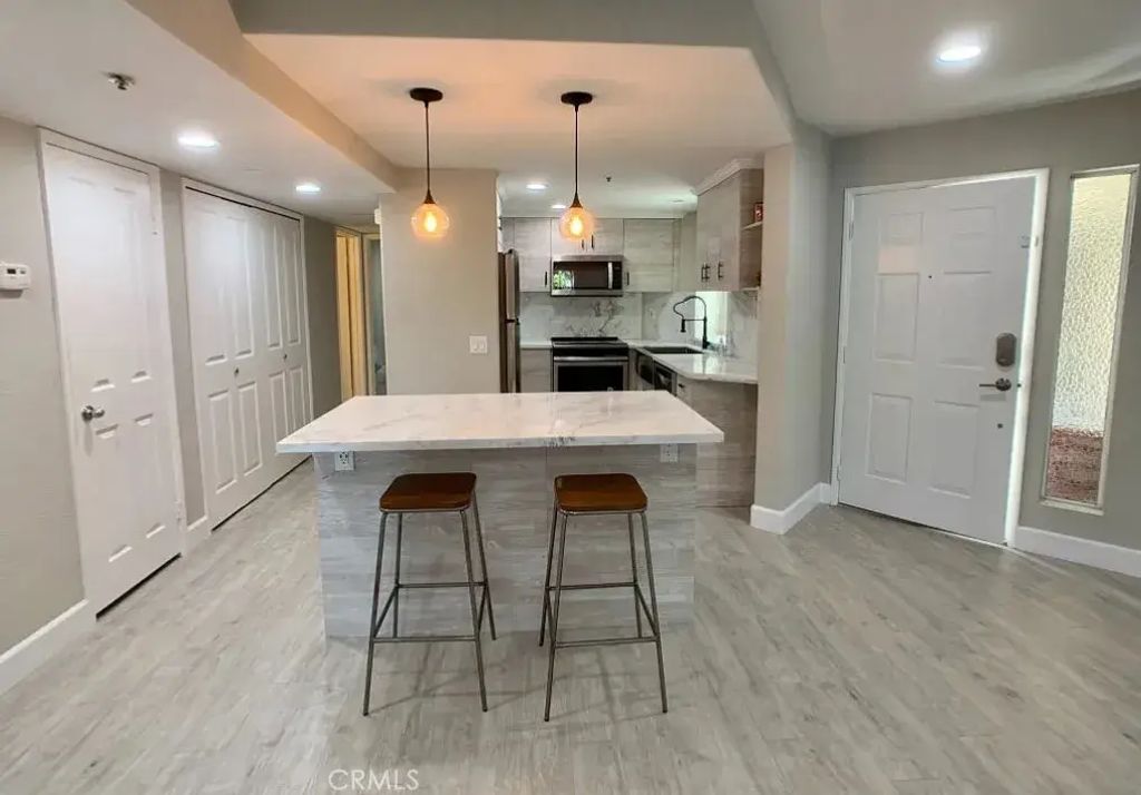 400 Lake Street 103, Huntington Beach