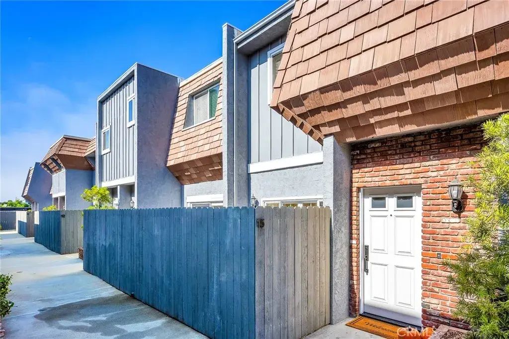 1155 11th Street 15, Manhattan Beach