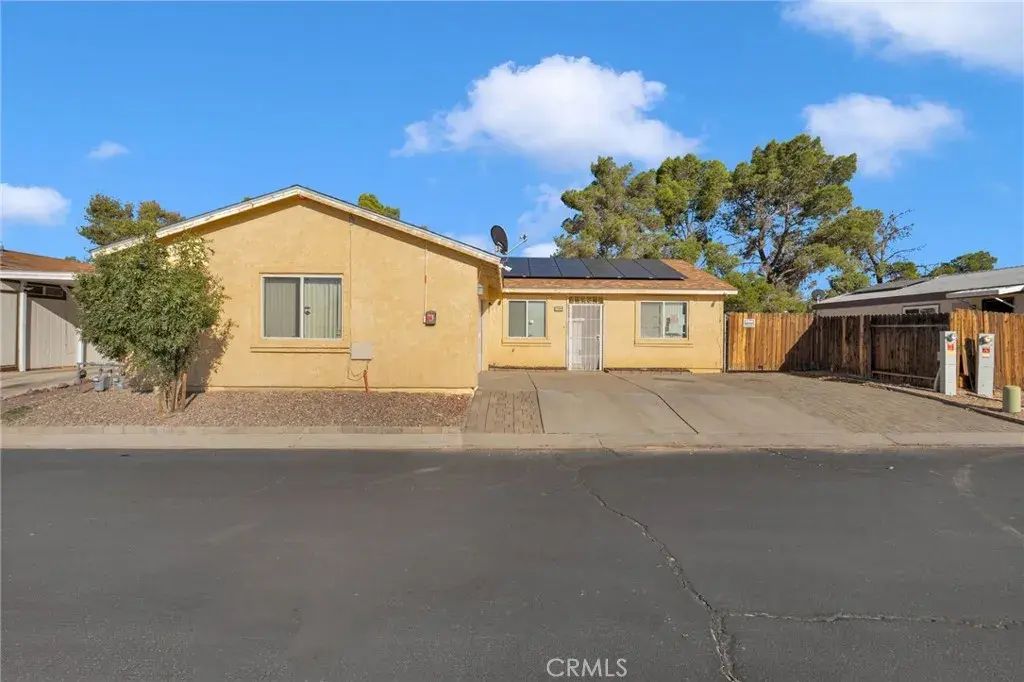 25064 Avenida Laredo, Barstow