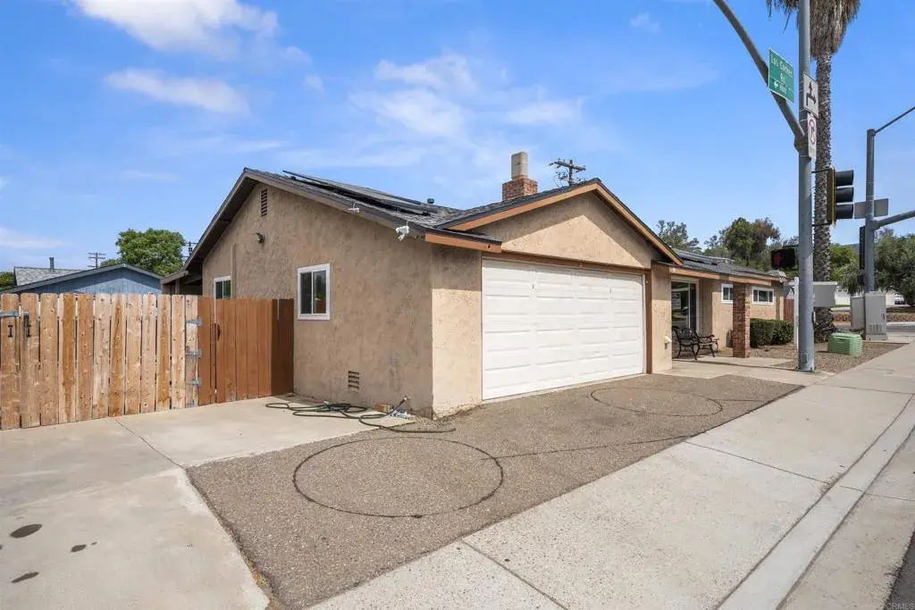 8809 Los Coches Rd, Lakeside