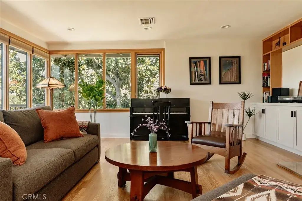 13201 Cheltenham, Sherman Oaks