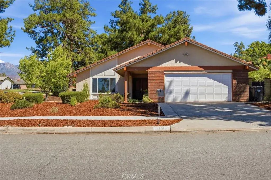 901 Lytle, Redlands