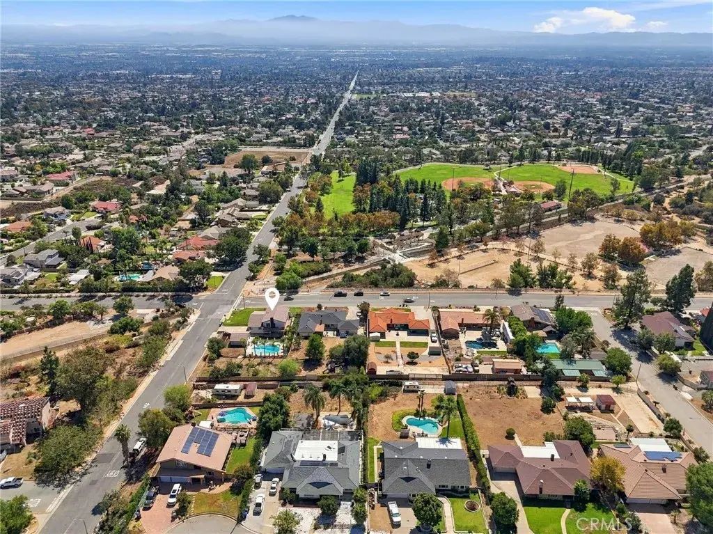 9086 Hillside, Alta Loma