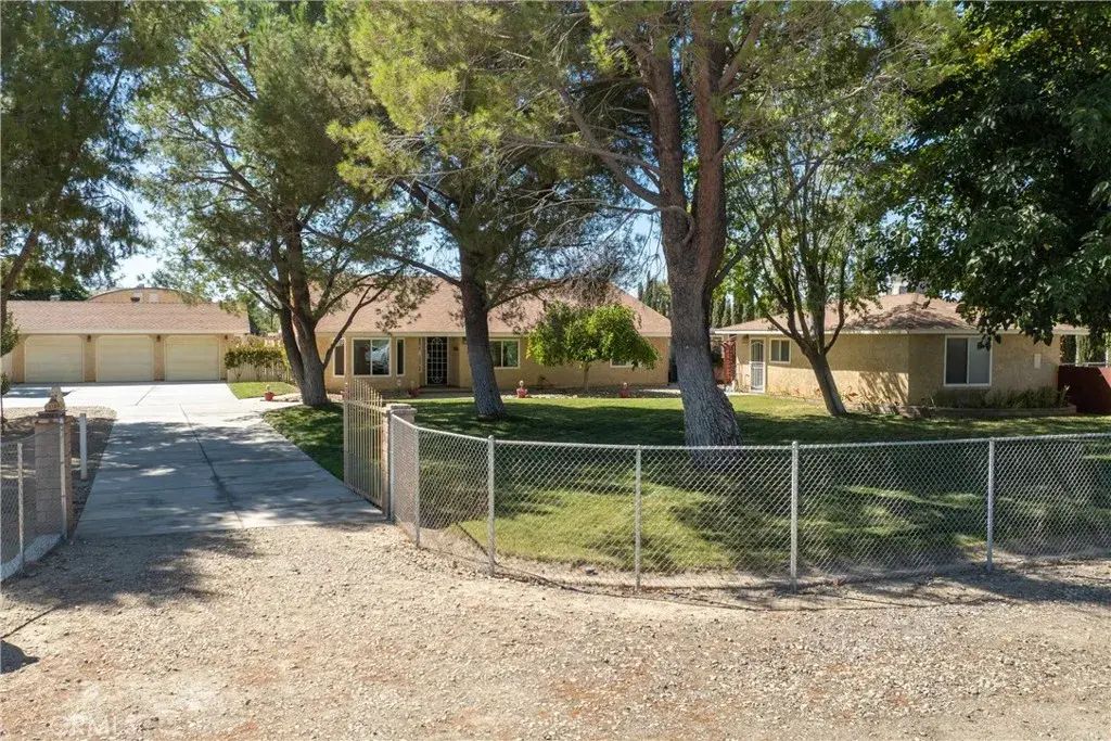 3156 E Avenue H4, Lancaster