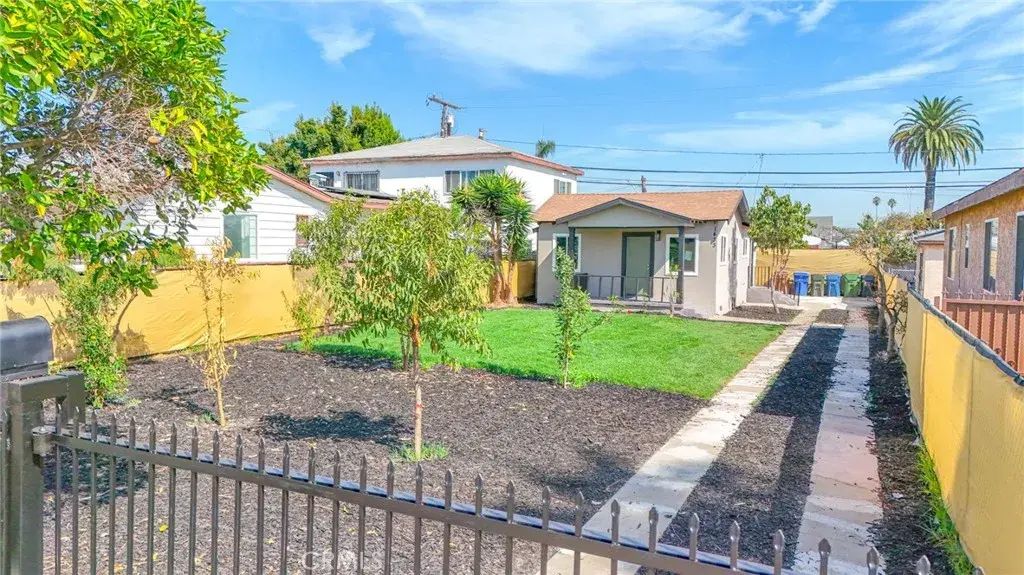 1433 W 96th, Los Angeles