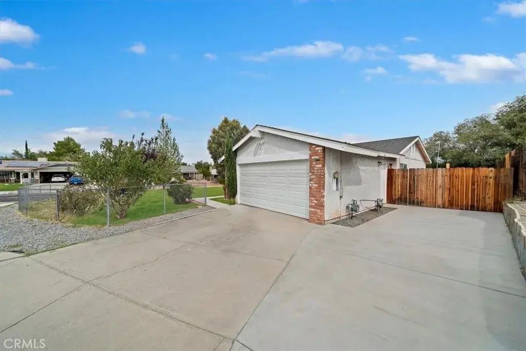 14399 Navarro Court, Victorville