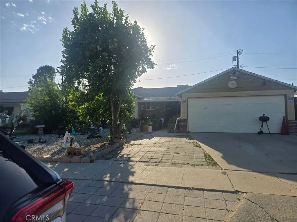 7057 Aura Avenue, Reseda