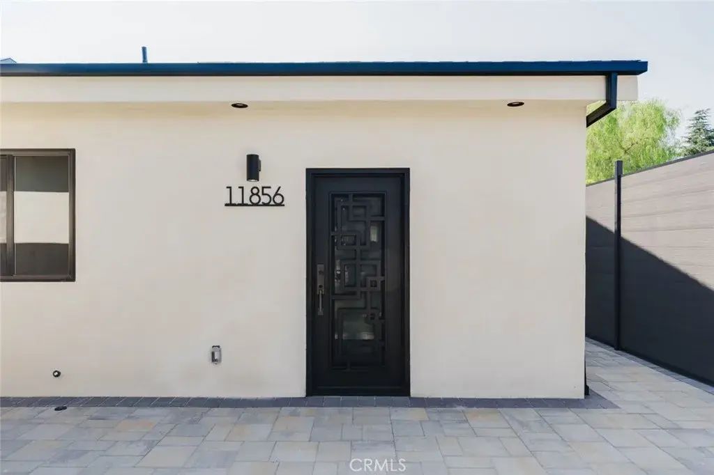 11856 Arminta Street, North Hollywood