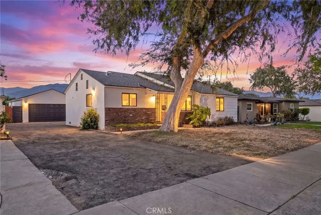 368 Vine, Upland