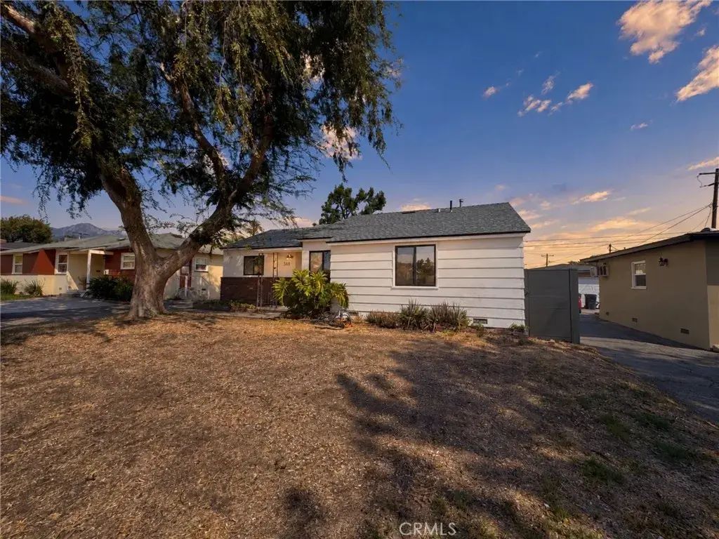 368 Vine, Upland