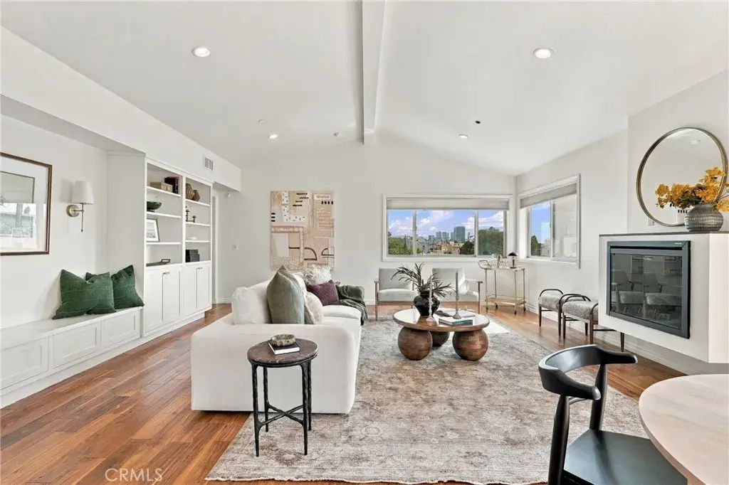 1420 S Bundy Drive 405, Los Angeles