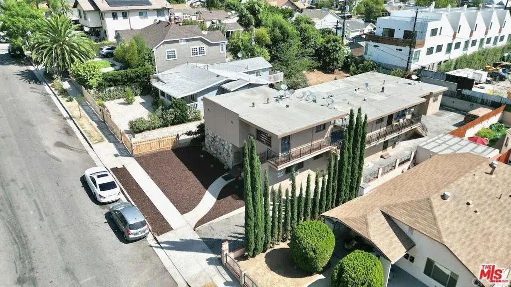 2677 Moss Avenue, Los Angeles