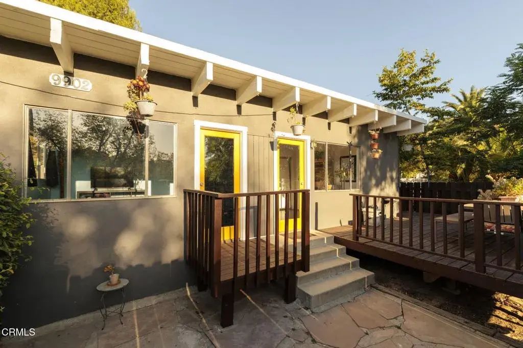 9900 Sunland Boulevard, Los Angeles