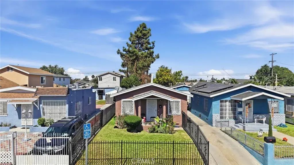 201 E 111th Place, Los Angeles