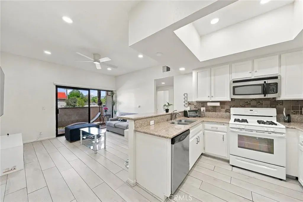 10943 Laurel Canyon Boulevard B9, San Fernando