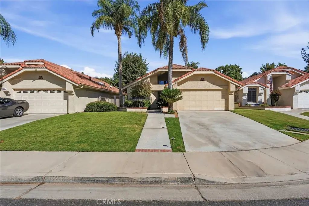 8012 Chaucer Street, Bakersfield
