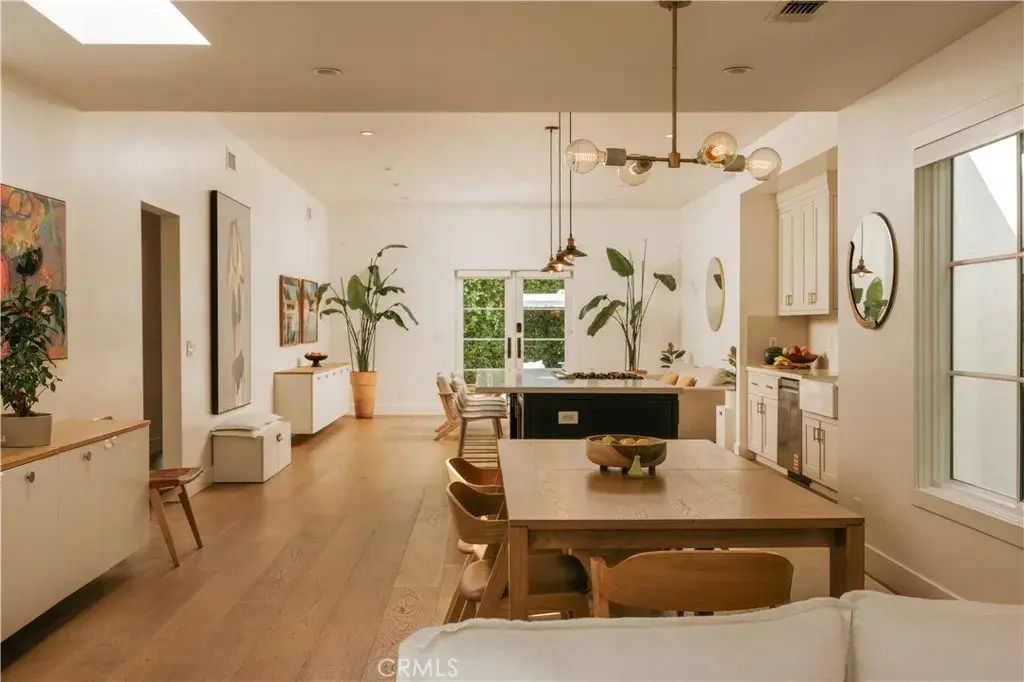 1111 S Plymouth Boulevard, Los Angeles
