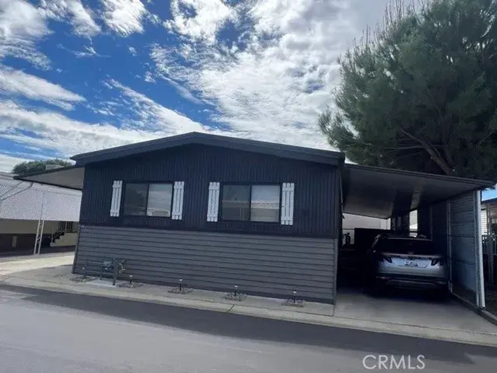 8811 Canoga 113, Canoga Park