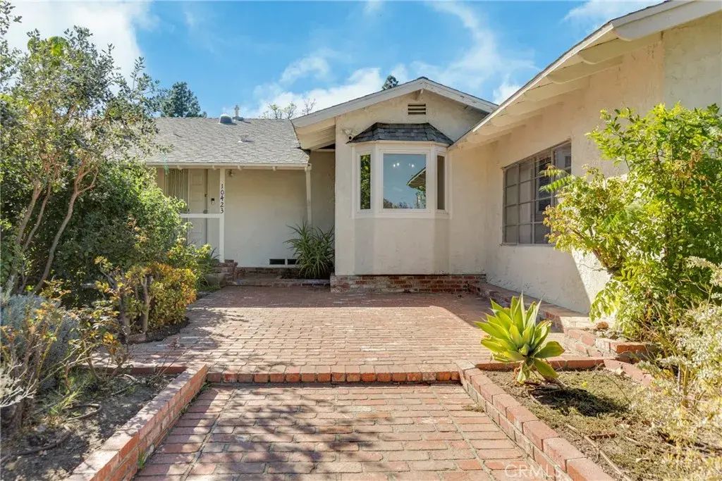 10423 Irondale Avenue, Chatsworth