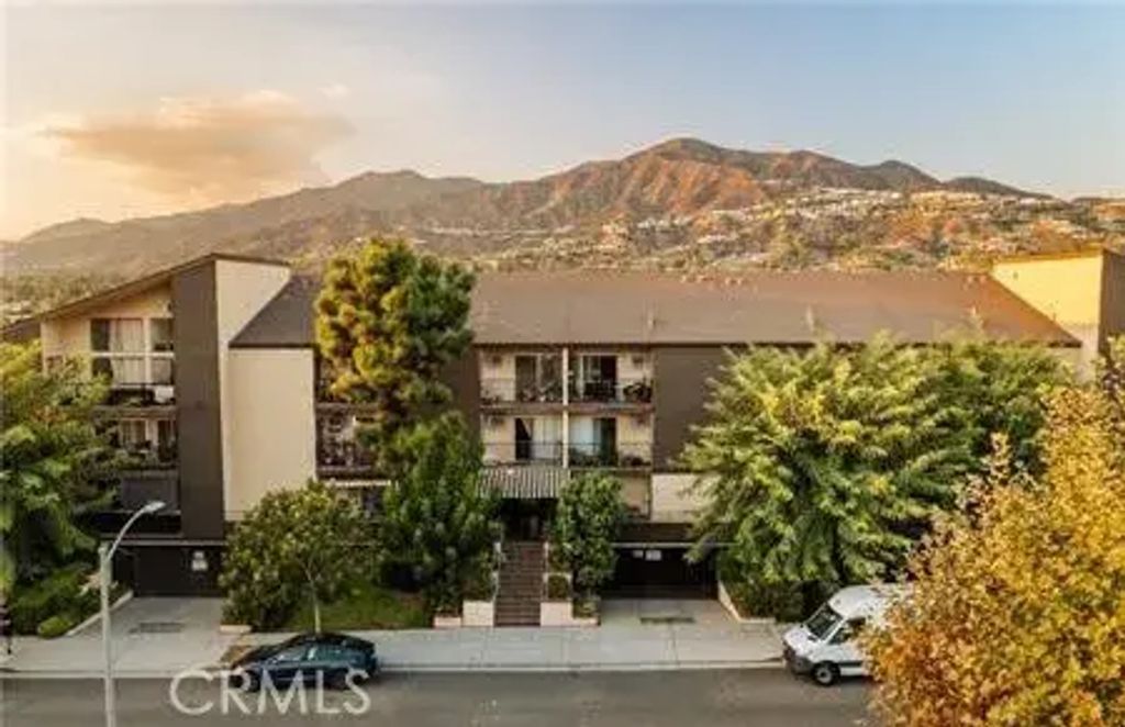 365 Burchett Street 303, Glendale