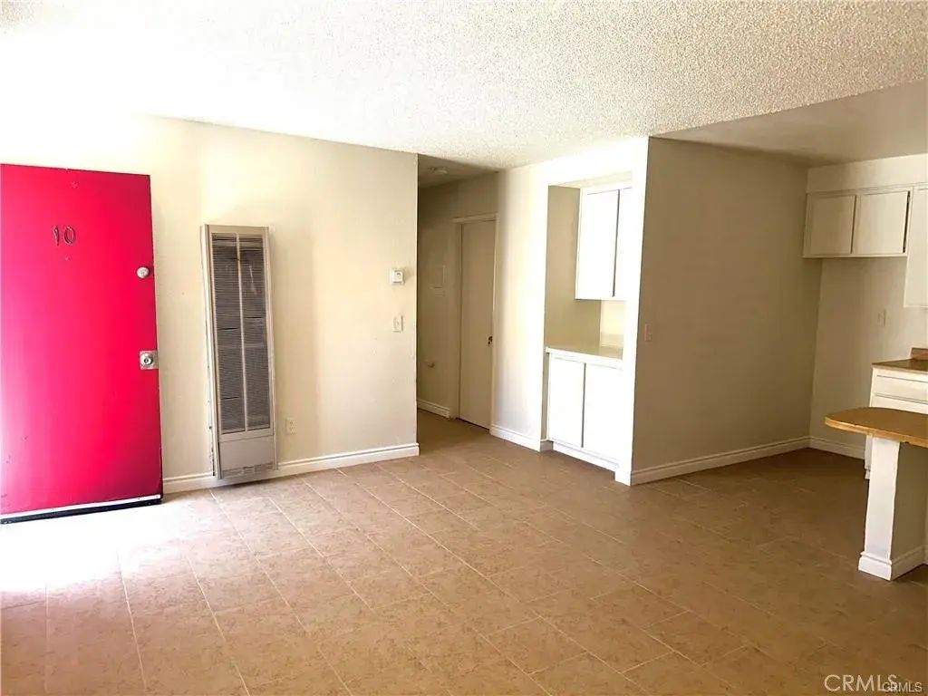 11661 White 10, Adelanto