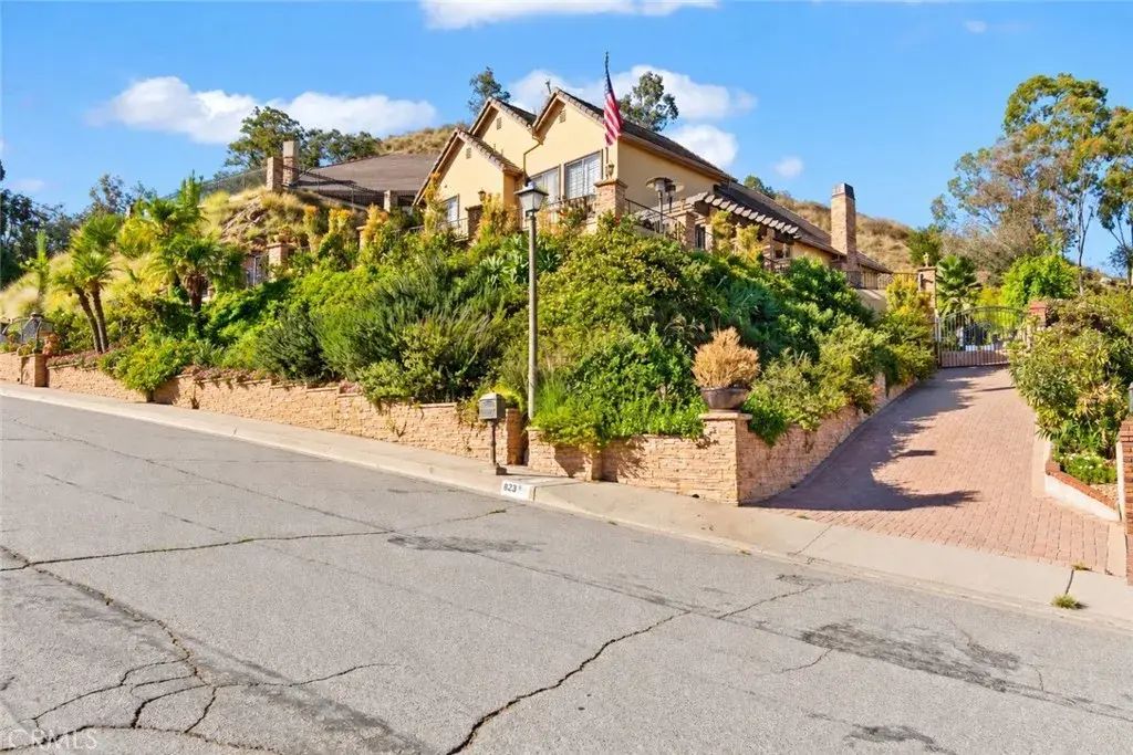 823 Moorside, Glendale