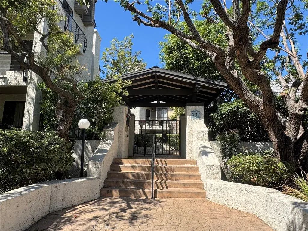 437 E Palm Avenue 207, Burbank