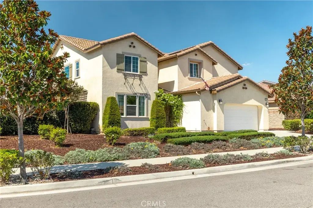 6877 Meander, Jurupa Valley